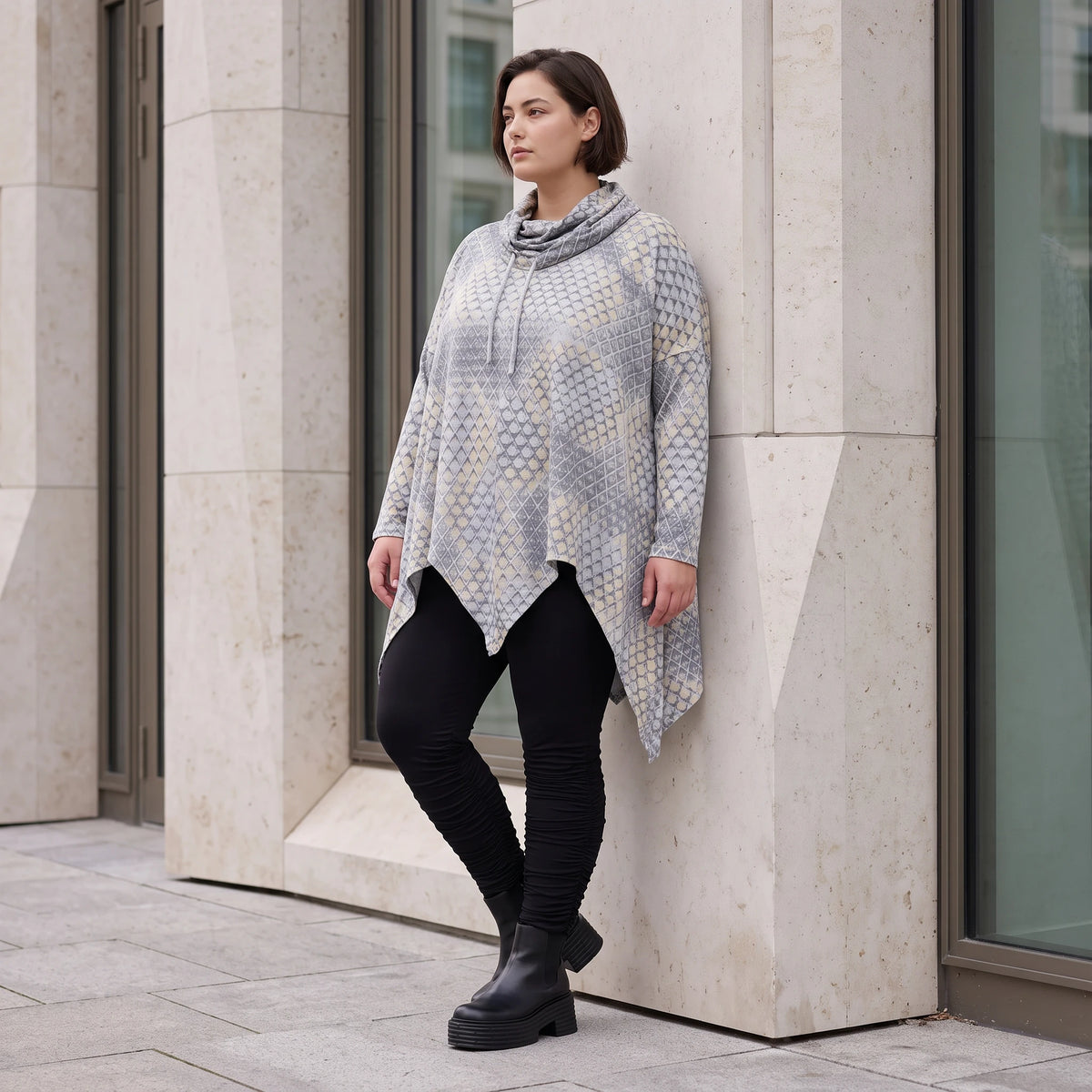 Baumwollshirt in Grau/Beige in A-Linie mit weichem Rollkragen Tunnelzug und Zipfelsaum