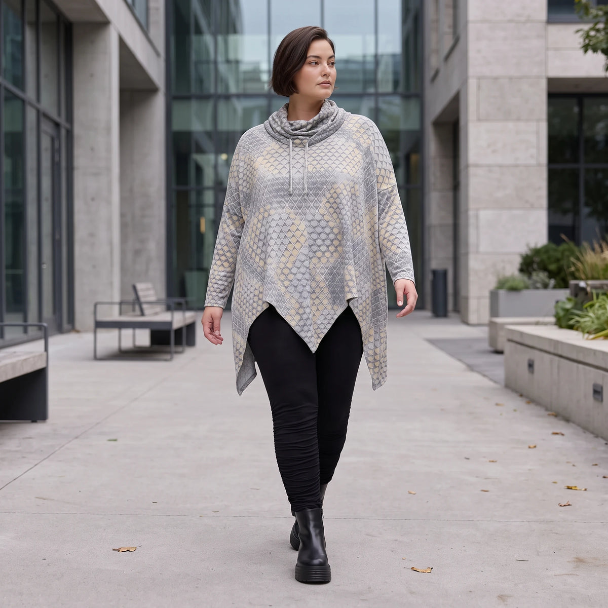 Baumwollshirt in Grau/Beige in A-Linie mit weichem Rollkragen Tunnelzug und Zipfelsaum