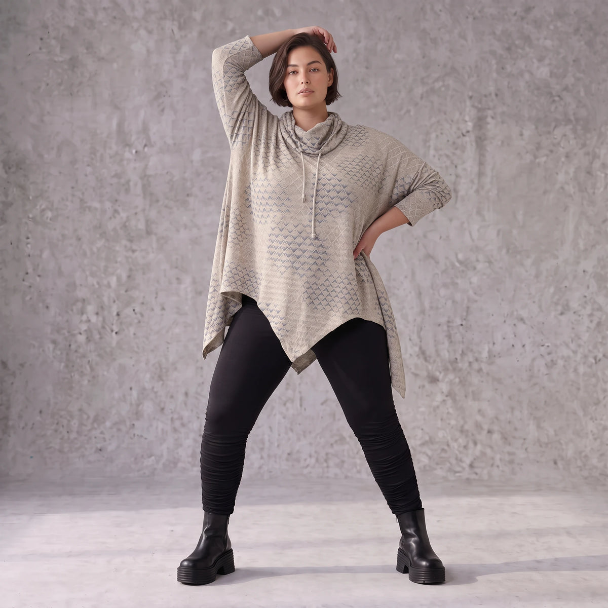 Baumwolljersey Langarmshirt in Beige/Grau mit Rollkragen A-Linie und asymmetrischem Saum