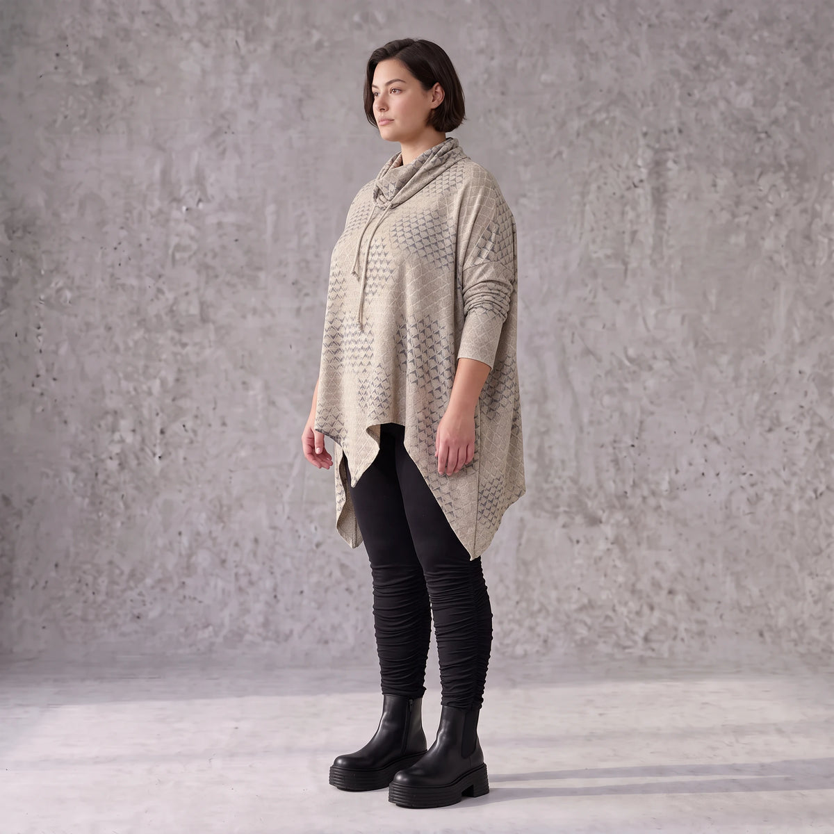 Baumwolljersey Langarmshirt in Beige/Grau mit Rollkragen A-Linie und asymmetrischem Saum