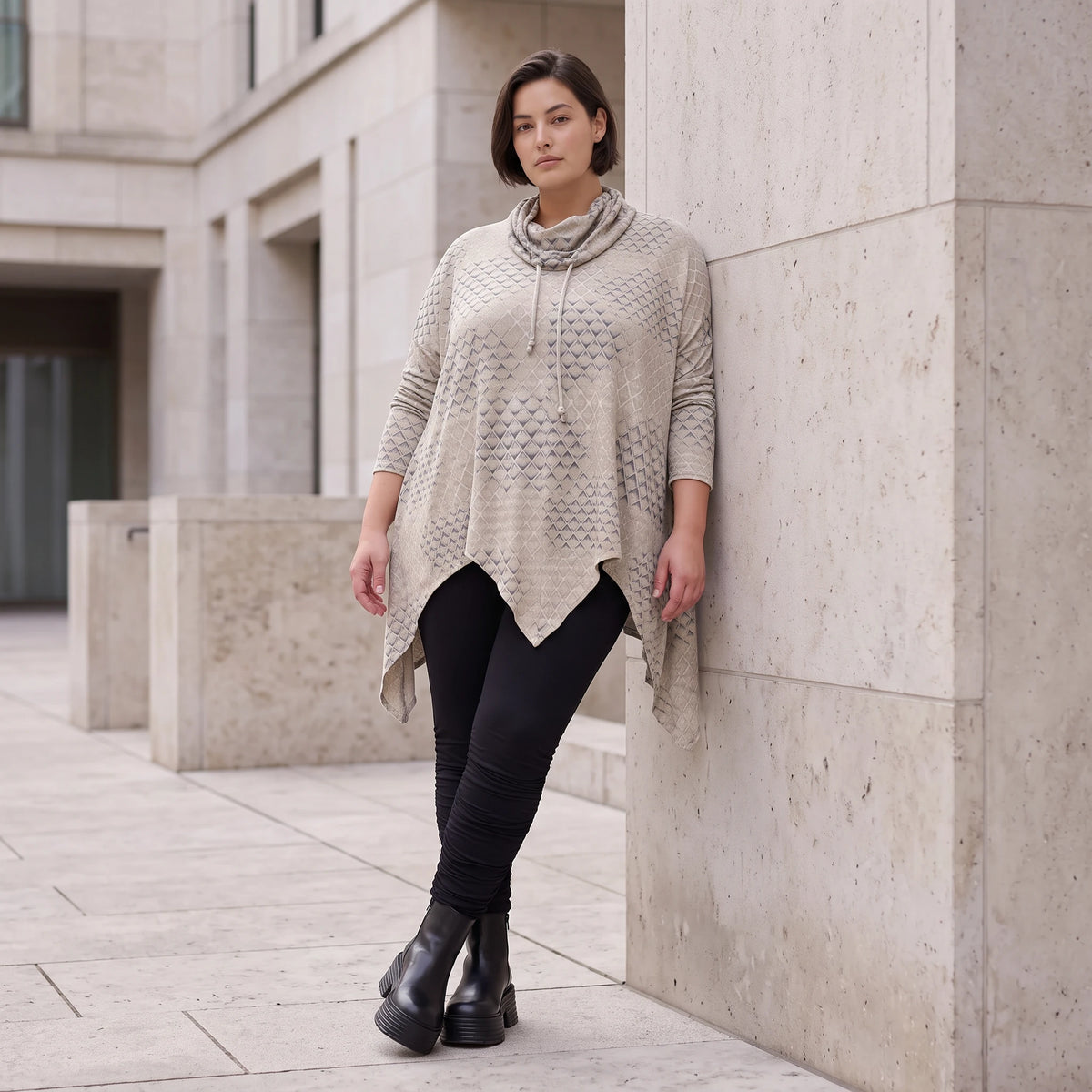 Baumwolljersey Langarmshirt in Beige/Grau mit Rollkragen A-Linie und asymmetrischem Saum