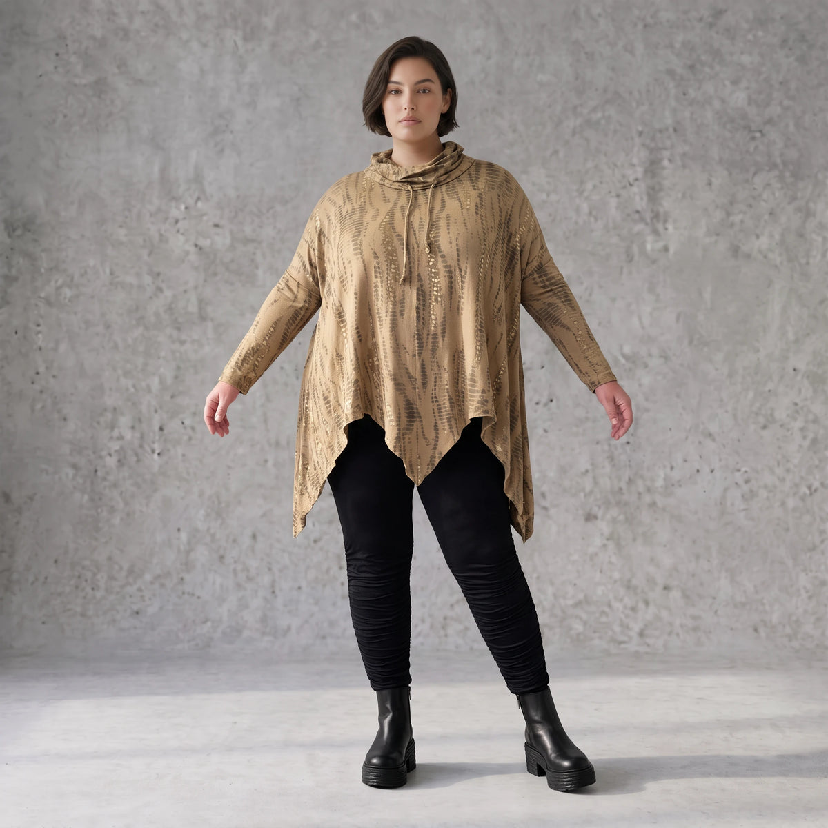 Shirt in A-Linie mit Rollkragen Tunnelzug und Zipfelsaum Beige/Braun aus Baumwolle