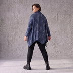 Blaues Langarmshirt aus Baumwolljersey in A-Linie mit Rollkragen Tunnelzug Zipfelsaum