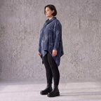 Blaues Langarmshirt aus Baumwolljersey in A-Linie mit Rollkragen Tunnelzug Zipfelsaum