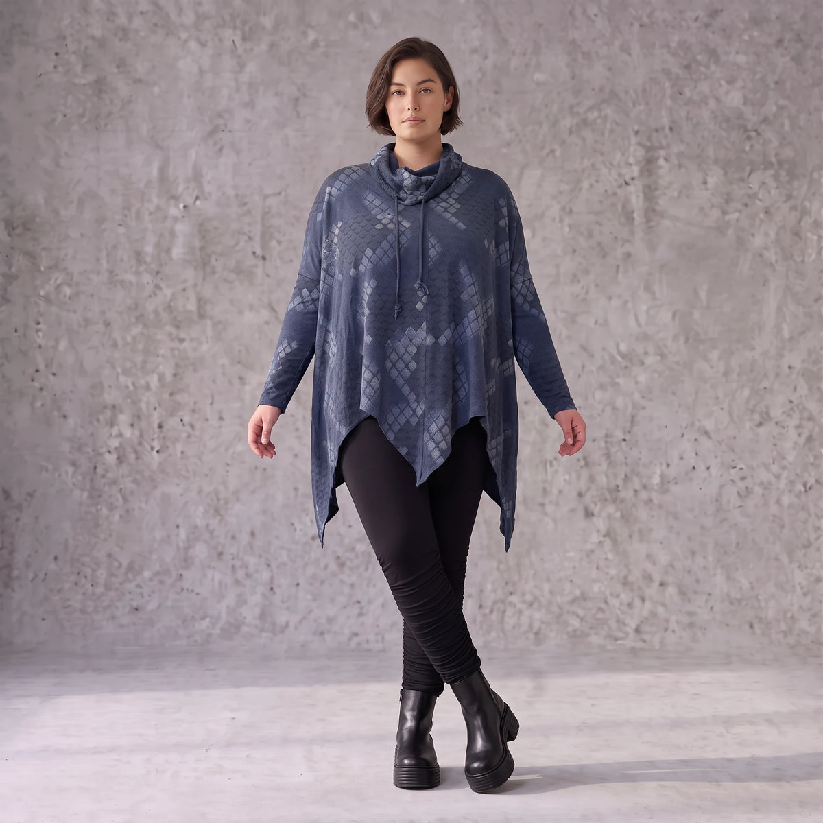 Blaues Langarmshirt aus Baumwolljersey in A-Linie mit Rollkragen Tunnelzug Zipfelsaum