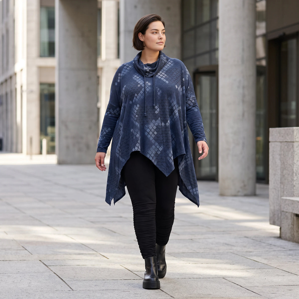 Blaues Langarmshirt aus Baumwolljersey in A-Linie mit Rollkragen Tunnelzug Zipfelsaum