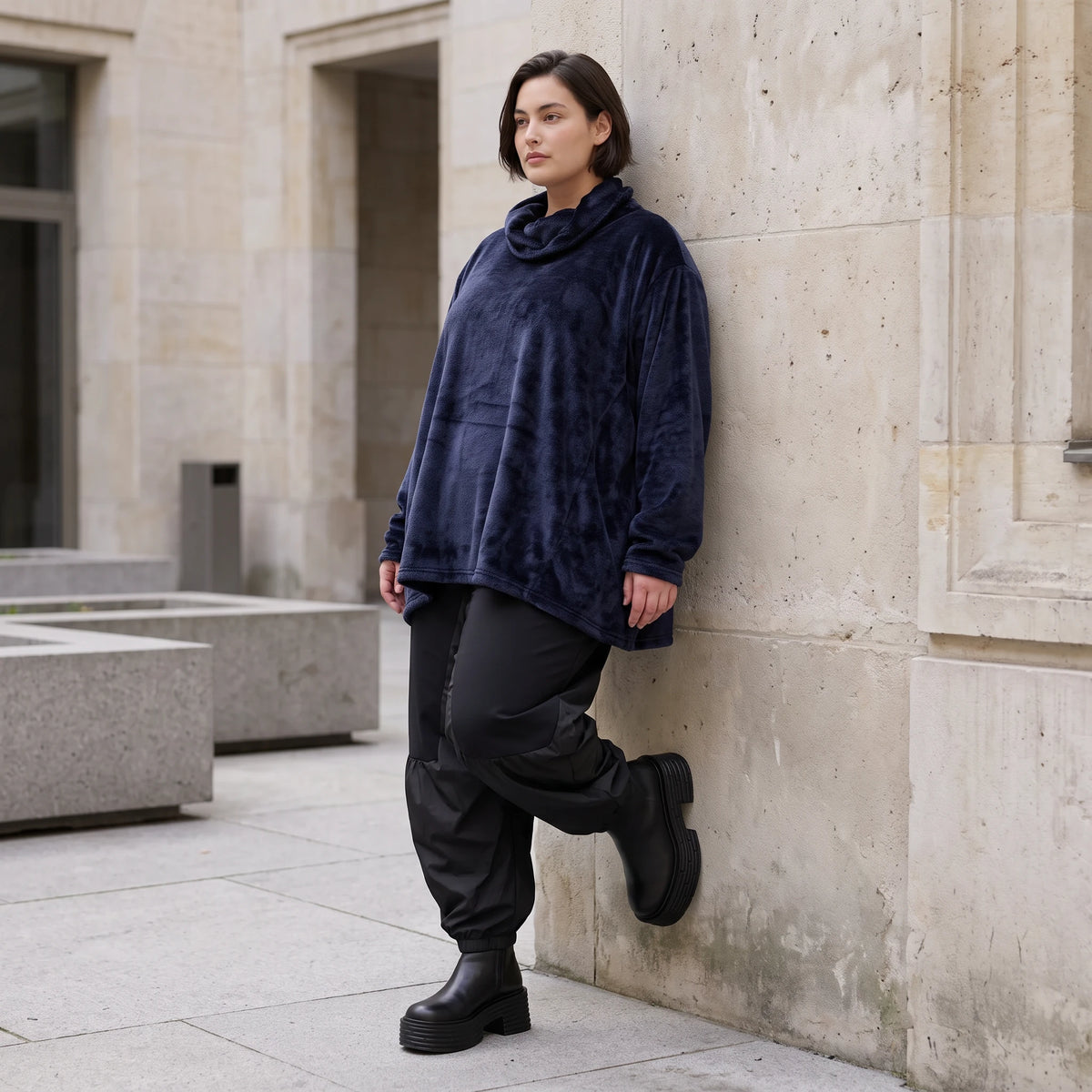 Flauschiges Plüschshirt in Marine mit Rollkragen und schmeichelnder A-Linie für Winter