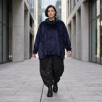 Flauschiges Plüschshirt in Marine mit Rollkragen und schmeichelnder A-Linie für Winter