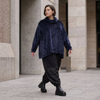 Flauschiges Plüschshirt in Marine mit Rollkragen und schmeichelnder A-Linie für Winter