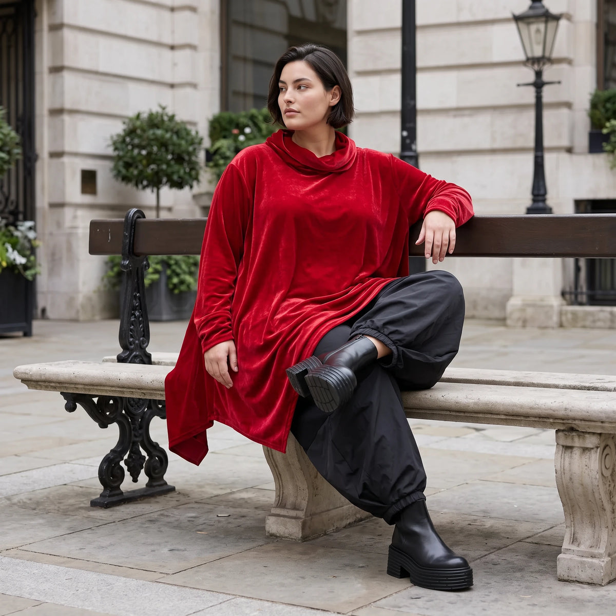 Veloursshirt in kuschelig weicher A-Linie mit Rollkragen und praktischen Seitentaschen