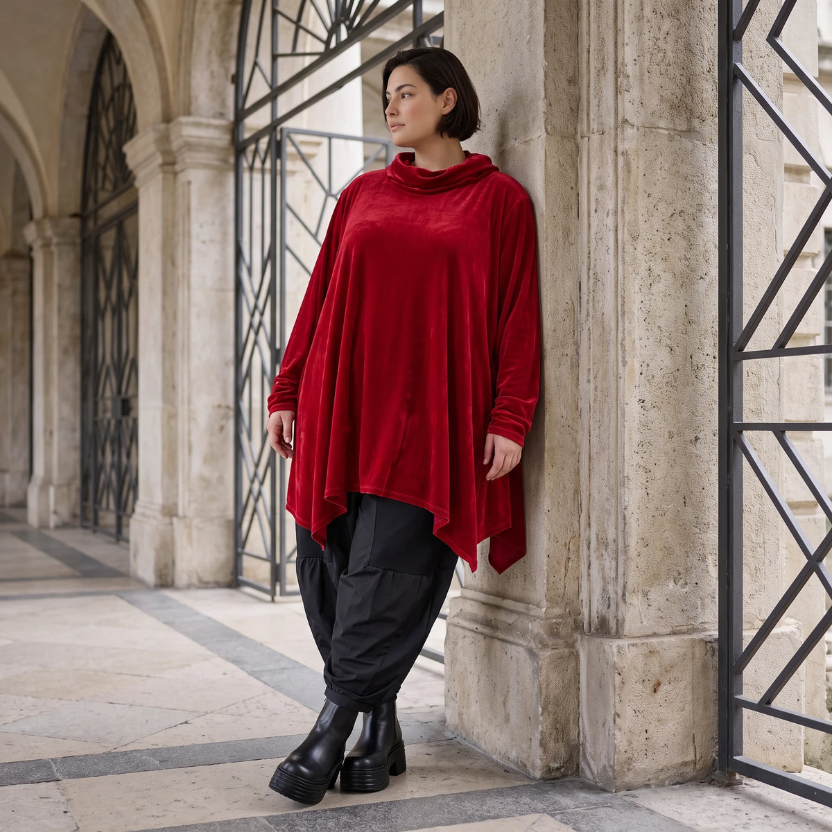 Veloursshirt in kuschelig weicher A-Linie mit Rollkragen und praktischen Seitentaschen