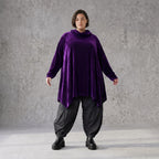 Violettes Velourshirt mit Rollkragen in A-Linie mit Seitentaschen weich und kuschelig