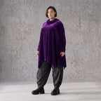 Violettes Velourshirt mit Rollkragen in A-Linie mit Seitentaschen weich und kuschelig