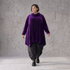 Violettes Velourshirt mit Rollkragen in A-Linie mit Seitentaschen weich und kuschelig