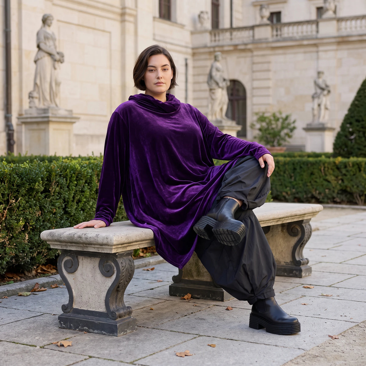 Violettes Velourshirt mit Rollkragen in A-Linie mit Seitentaschen weich und kuschelig