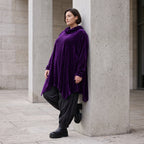 Violettes Velourshirt mit Rollkragen in A-Linie mit Seitentaschen weich und kuschelig