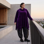 Violettes Velourshirt mit Rollkragen in A-Linie mit Seitentaschen weich und kuschelig