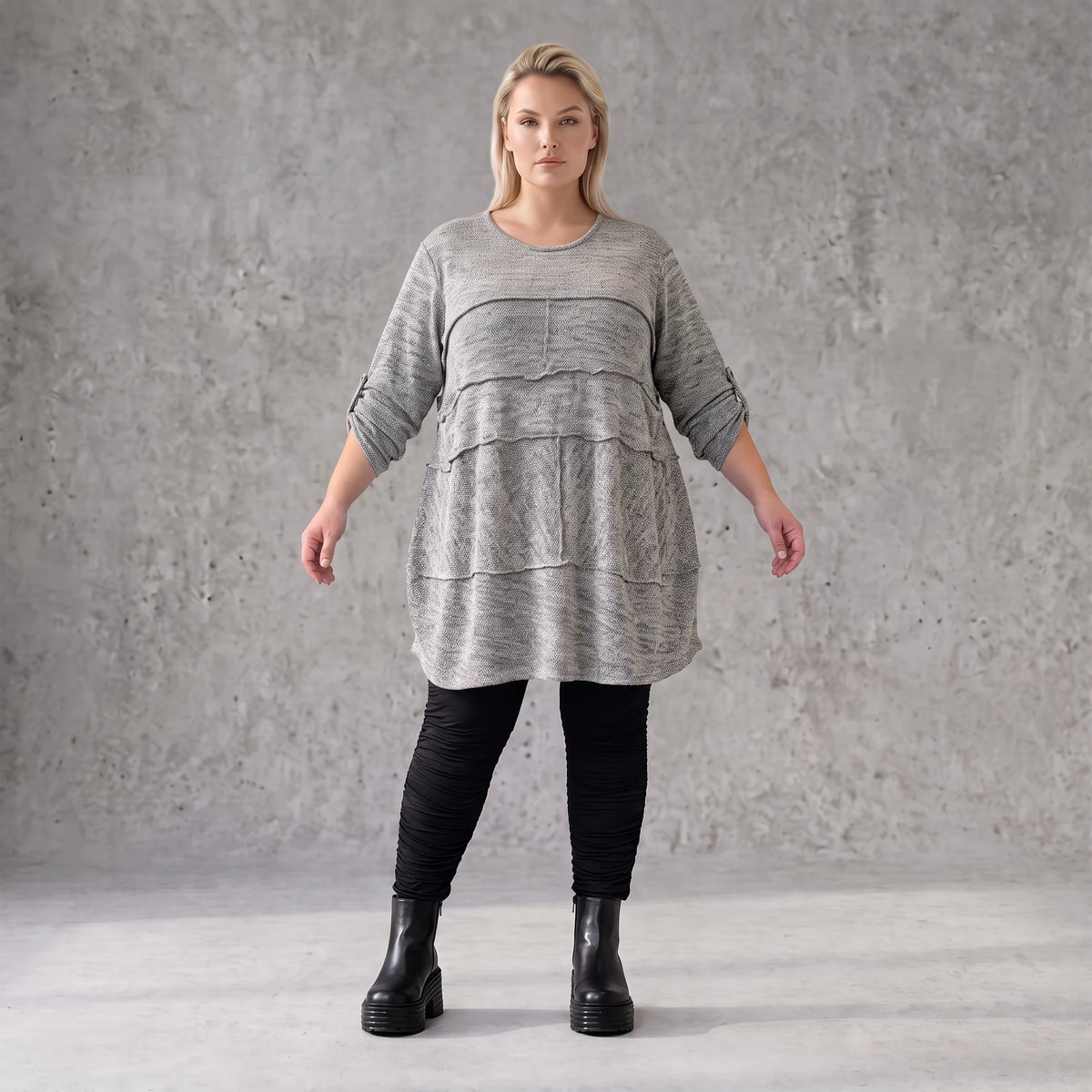 Graues weiches Strickshirt in A-Linie mit Faltennahtmusterung aus Feinstrick mit Stretch