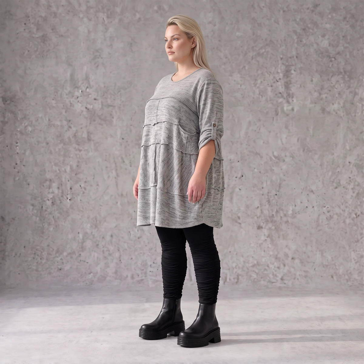Graues weiches Strickshirt in A-Linie mit Faltennahtmusterung aus Feinstrick mit Stretch