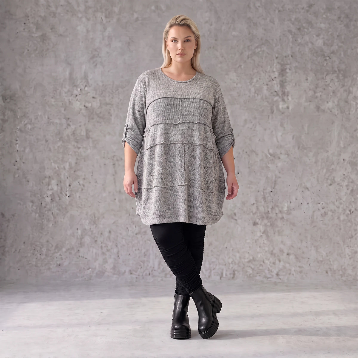 Graues weiches Strickshirt in A-Linie mit Faltennahtmusterung aus Feinstrick mit Stretch