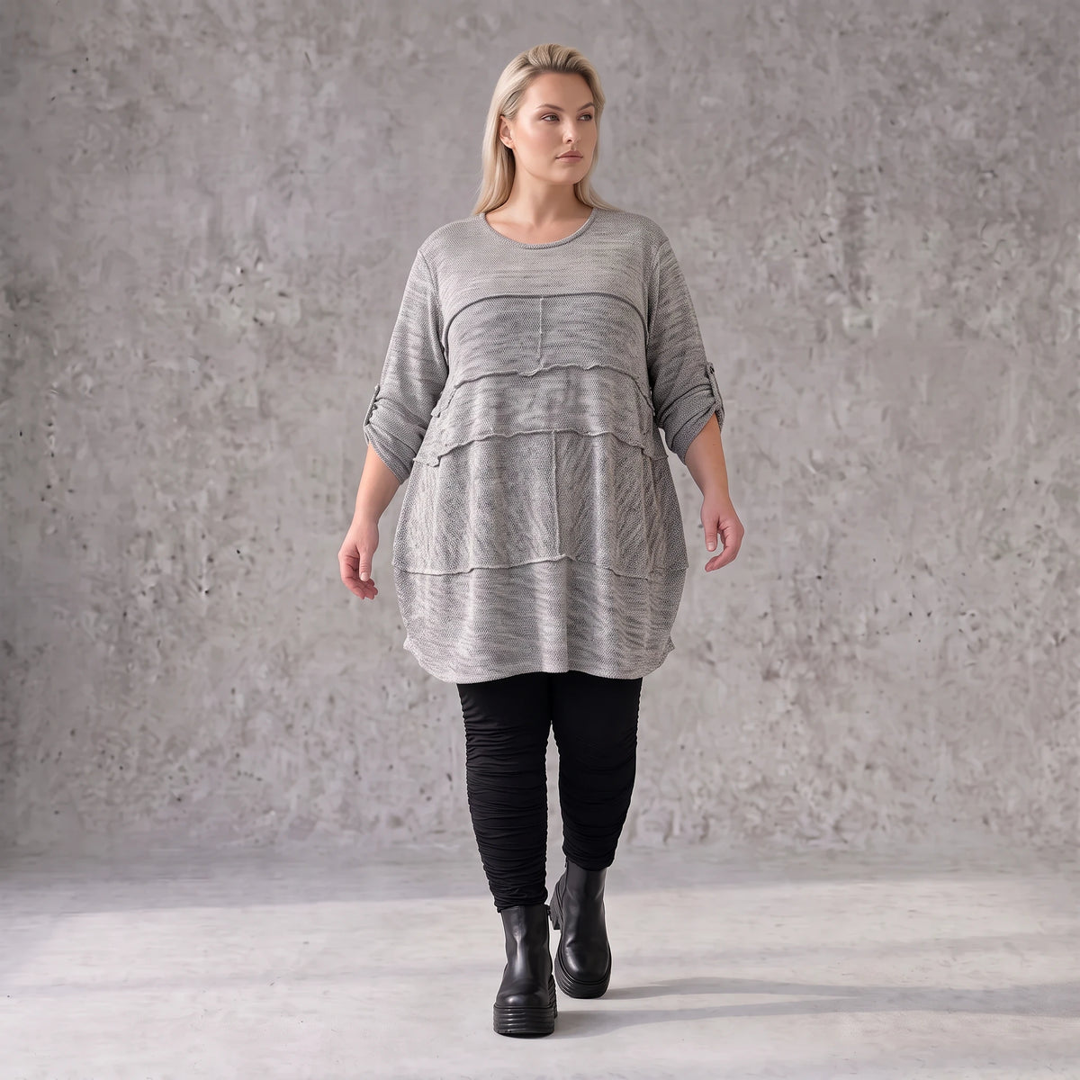 Graues weiches Strickshirt in A-Linie mit Faltennahtmusterung aus Feinstrick mit Stretch
