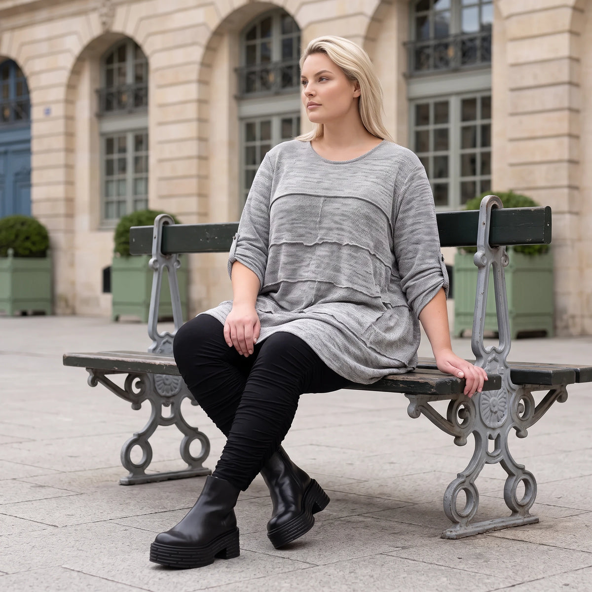 Graues weiches Strickshirt in A-Linie mit Faltennahtmusterung aus Feinstrick mit Stretch
