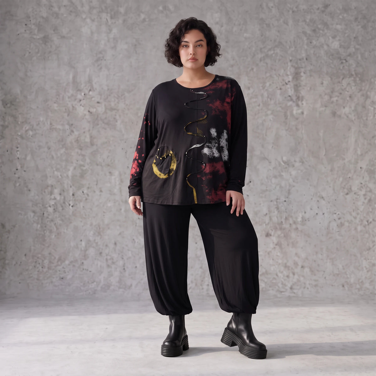Langarmshirt aus Viskosejersey in Schwarz/Rosa mit geradem Schnitt und Stretchkomfort