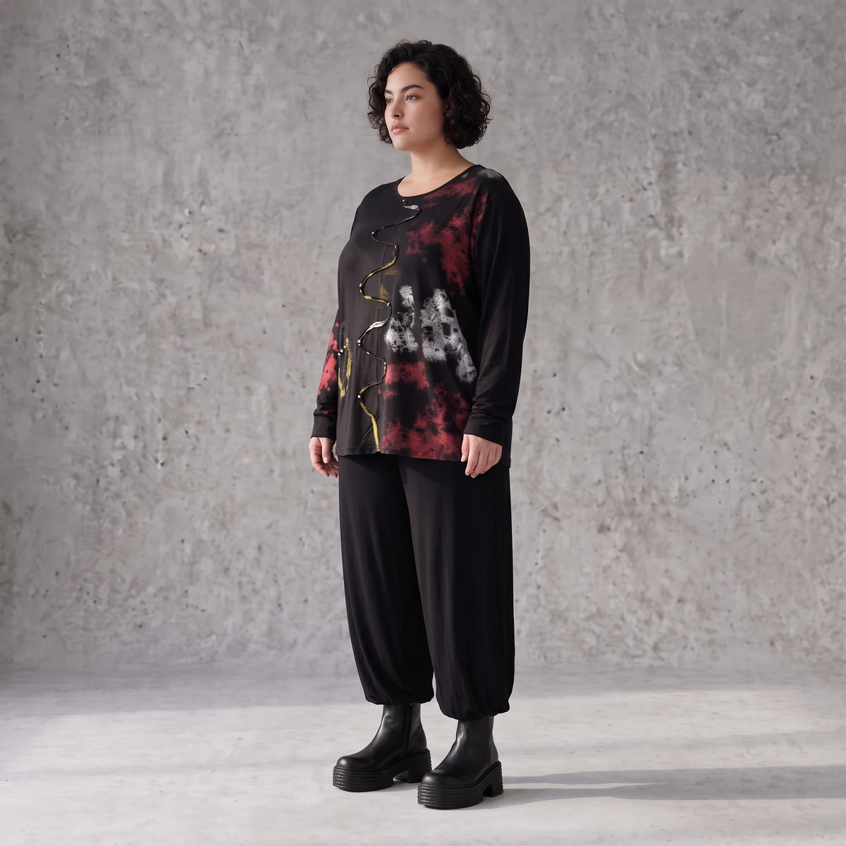 Langarmshirt aus Viskosejersey in Schwarz/Rosa mit geradem Schnitt und Stretchkomfort