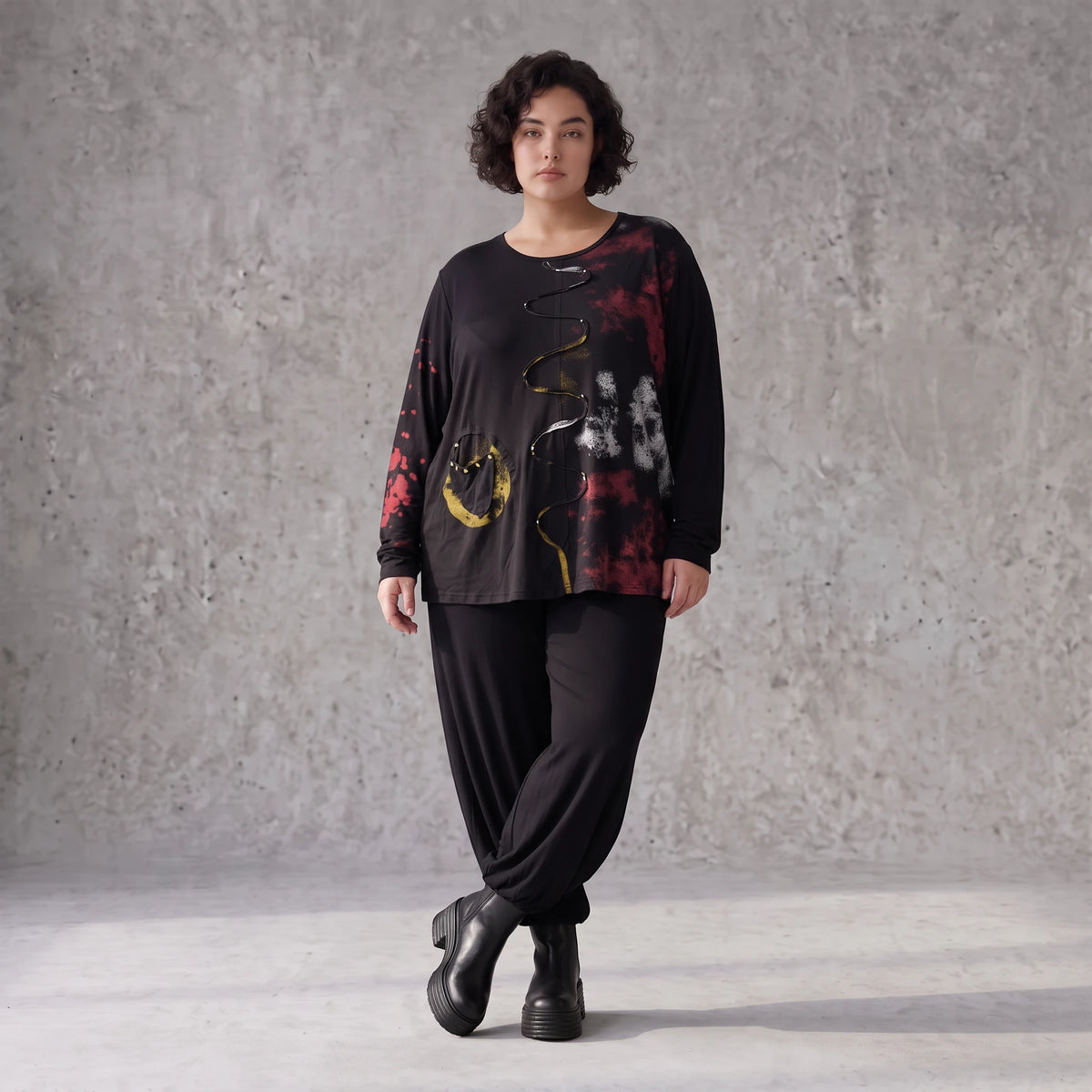 Langarmshirt aus Viskosejersey in Schwarz/Rosa mit geradem Schnitt und Stretchkomfort