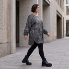 Milano Strickkleid in Grau/Schwarz mit Rundhalsausschnitt aus feiner Stretchqualität