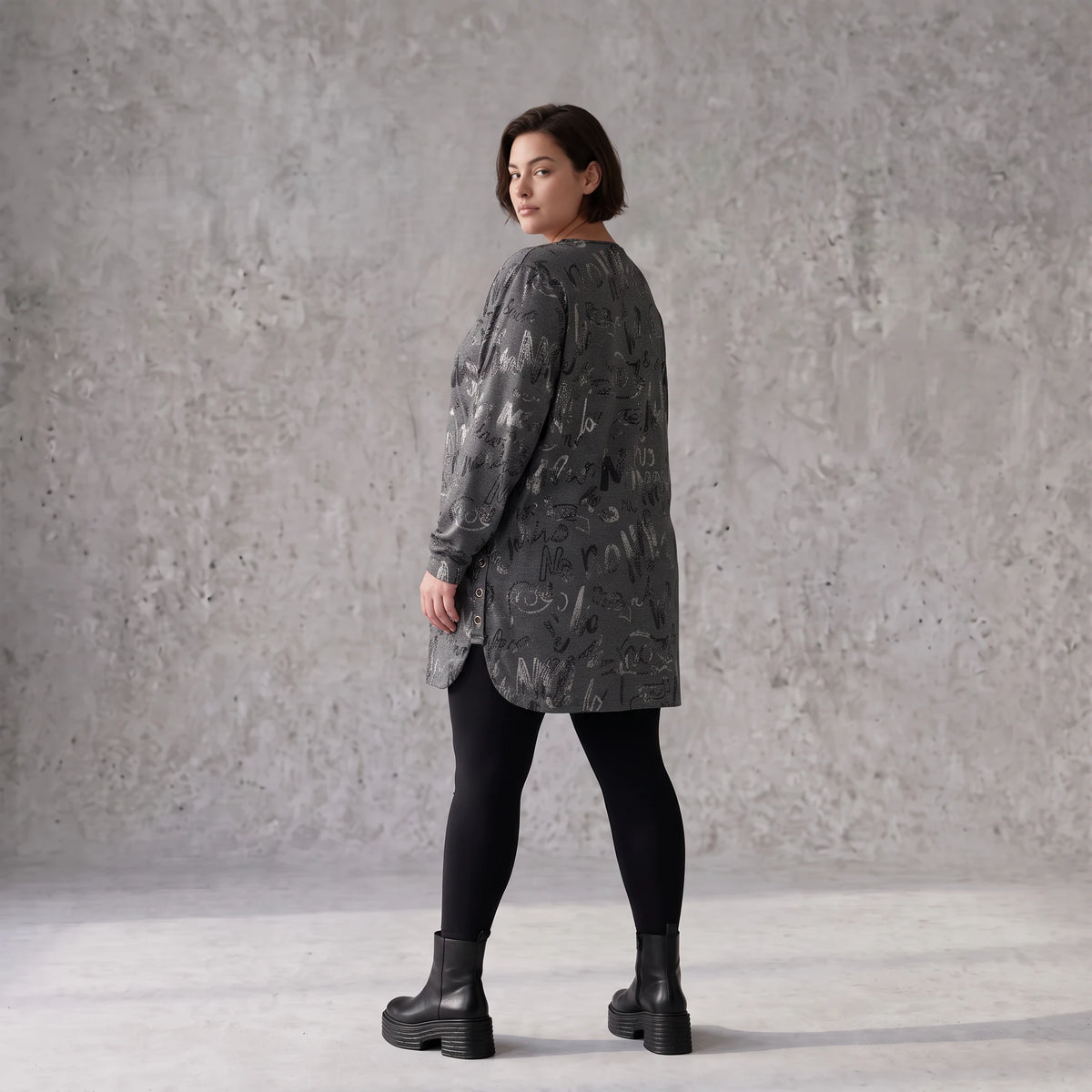 Milano Strickkleid in Grau/Schwarz mit Rundhalsausschnitt aus feiner Stretchqualität