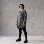 Milano Strickkleid in Grau/Schwarz mit Rundhalsausschnitt aus feiner Stretchqualität