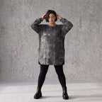 Milano Strickkleid in Grau/Schwarz mit Rundhalsausschnitt aus feiner Stretchqualität