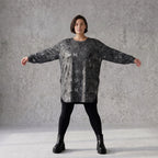 Milano Strickkleid in Grau/Schwarz mit Rundhalsausschnitt aus feiner Stretchqualität