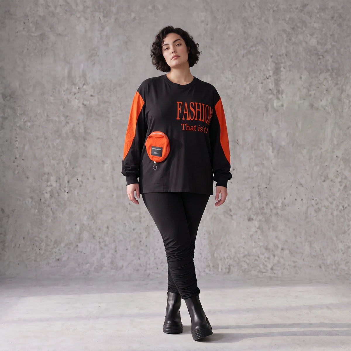 Unifarbenes Langarmshirt aus Jersey mit Reißverschlusstasche und gerader Passform
