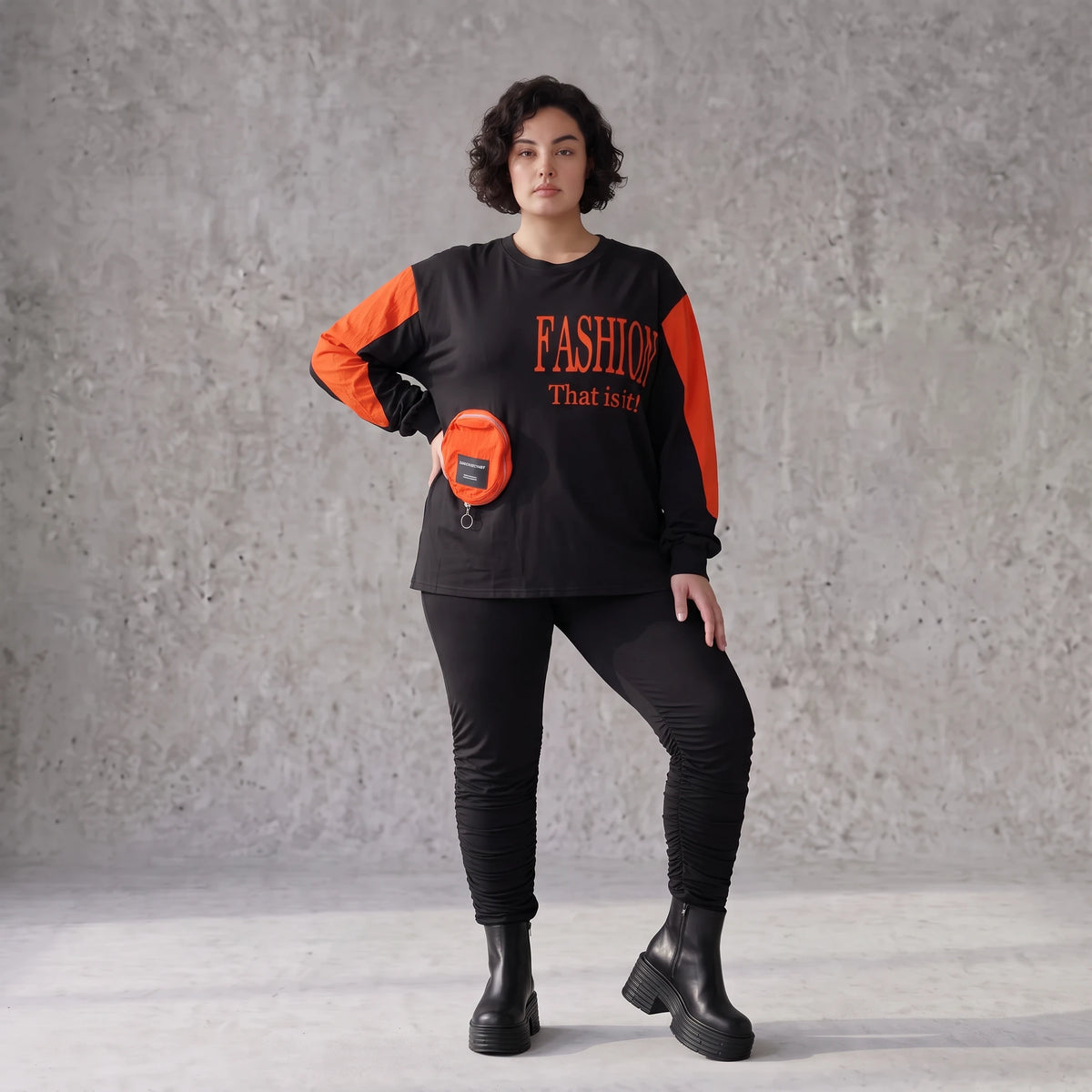 Unifarbenes Langarmshirt aus Jersey mit Reißverschlusstasche und gerader Passform