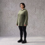 Grüner Ripphoodie aus Stretchmaterial mit Kapuze Kängurutasche und geradem Schnitt