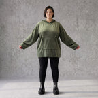 Grüner Ripphoodie aus Stretchmaterial mit Kapuze Kängurutasche und geradem Schnitt