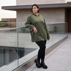 Grüner Ripphoodie aus Stretchmaterial mit Kapuze Kängurutasche und geradem Schnitt