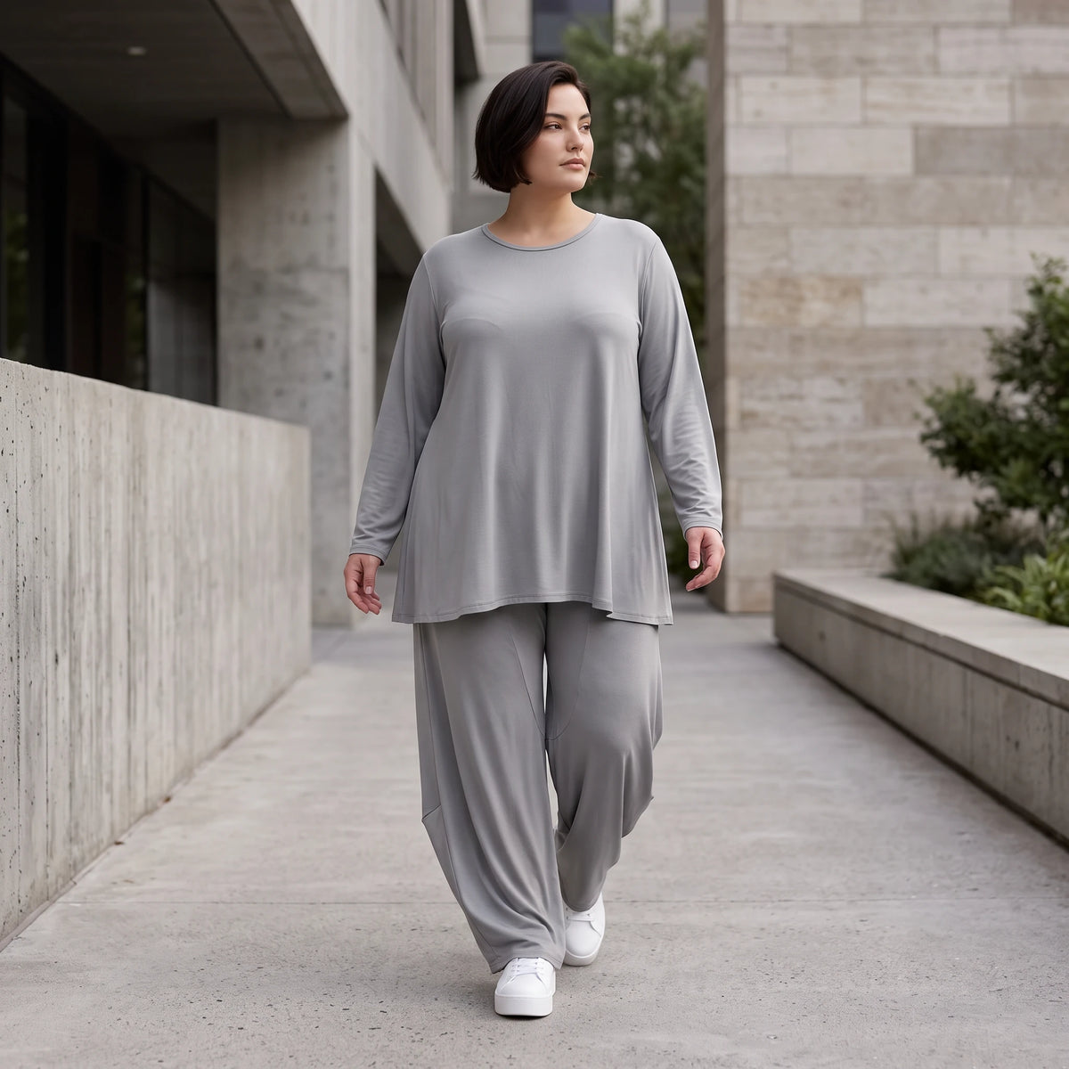 Langarmshirt in Glockenform aus Slinky mit Stretch und Rundhalsausschnitt fließend
