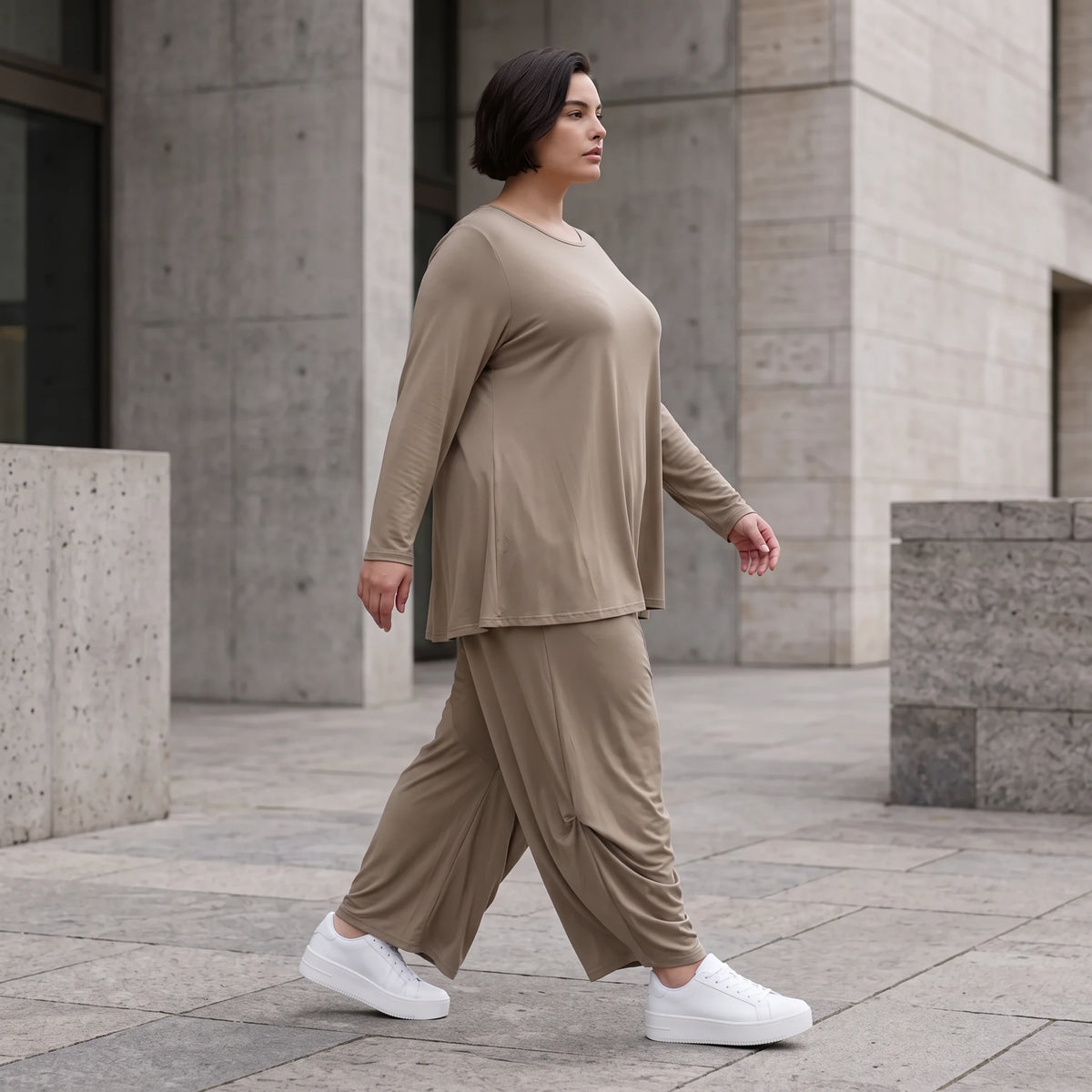 Camel Langarmshirt aus weichem Slinkystoff mit Stretch in Glockenform und Rundhals