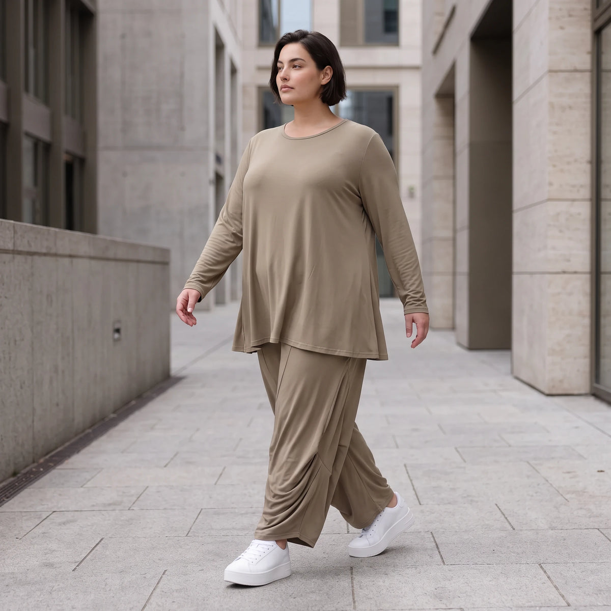 Camel Langarmshirt aus weichem Slinkystoff mit Stretch in Glockenform und Rundhals