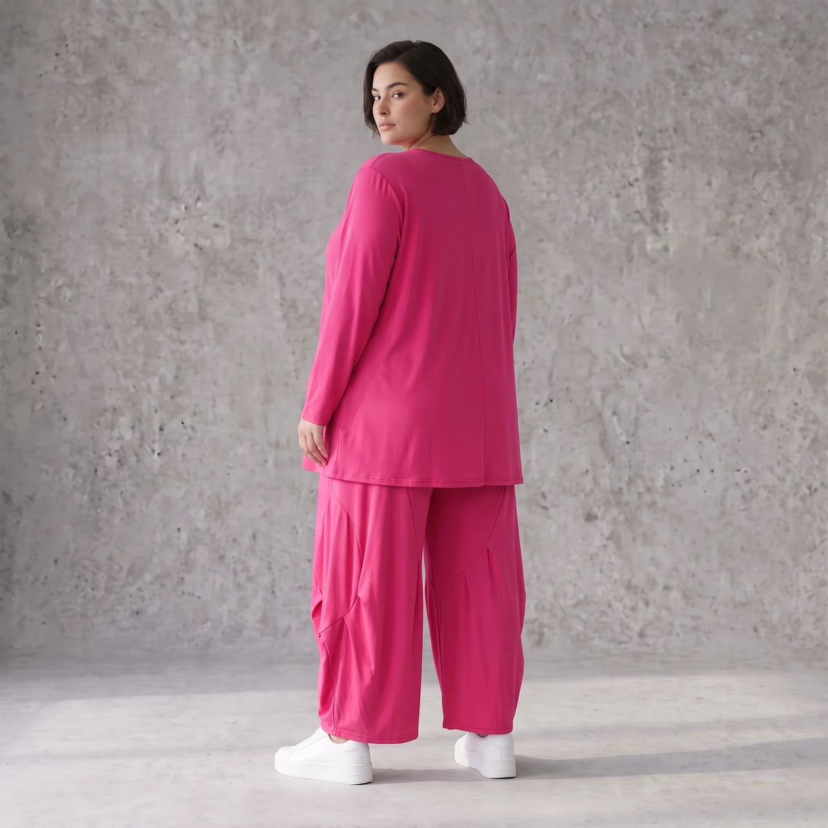 Pinkes Langarmshirt in Glockenform aus softer Slinkyqualität mit Rundhalsausschnitt