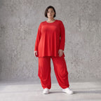 Rotes Langarmshirt aus Slinkystoff mit Stretch in glockiger Form und Rundhalsausschnitt