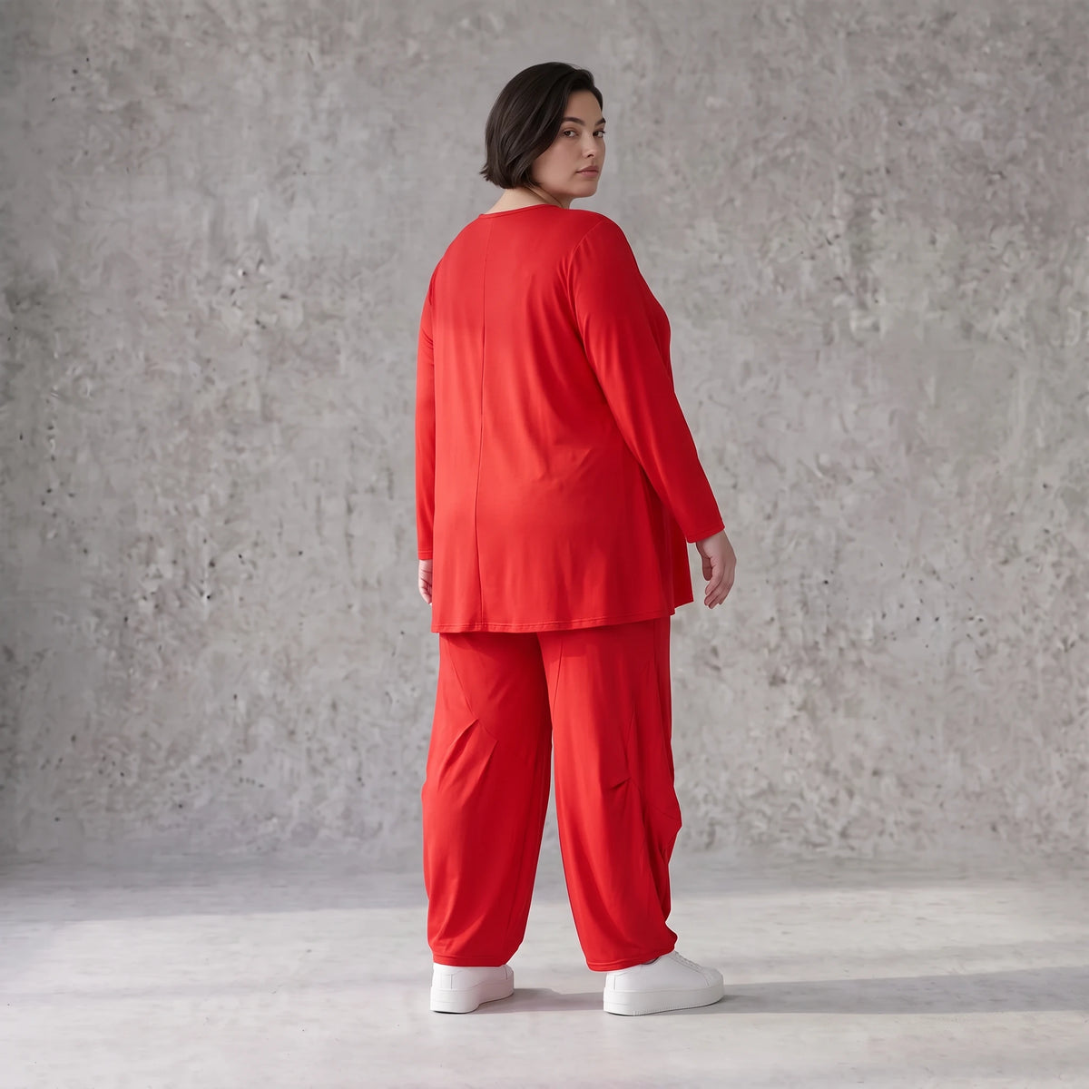 Rotes Langarmshirt aus Slinkystoff mit Stretch in glockiger Form und Rundhalsausschnitt