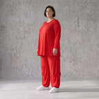 Rotes Langarmshirt aus Slinkystoff mit Stretch in glockiger Form und Rundhalsausschnitt