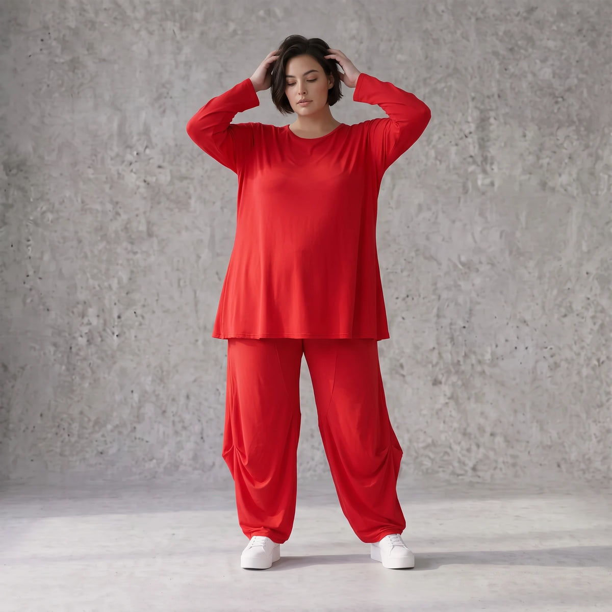 Rotes Langarmshirt aus Slinkystoff mit Stretch in glockiger Form und Rundhalsausschnitt