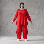 Rotes Langarmshirt aus Slinkystoff mit Stretch in glockiger Form und Rundhalsausschnitt