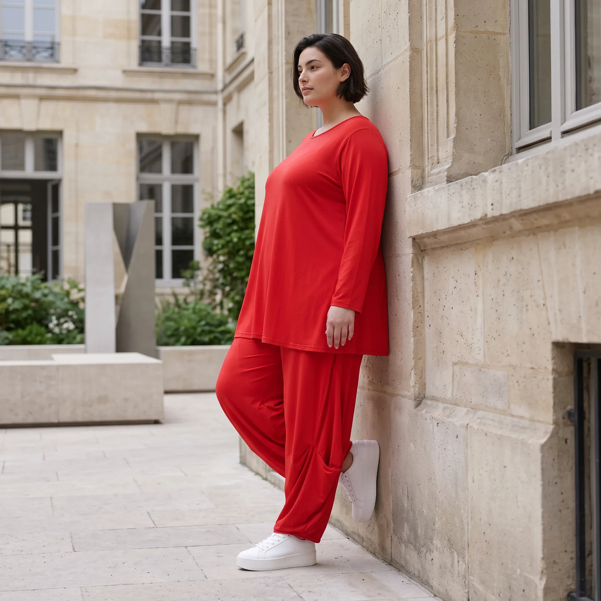 Rotes Langarmshirt aus Slinkystoff mit Stretch in glockiger Form und Rundhalsausschnitt