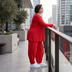 Rotes Langarmshirt aus Slinkystoff mit Stretch in glockiger Form und Rundhalsausschnitt